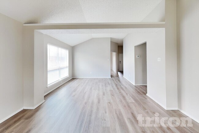 2745 Castro Ln