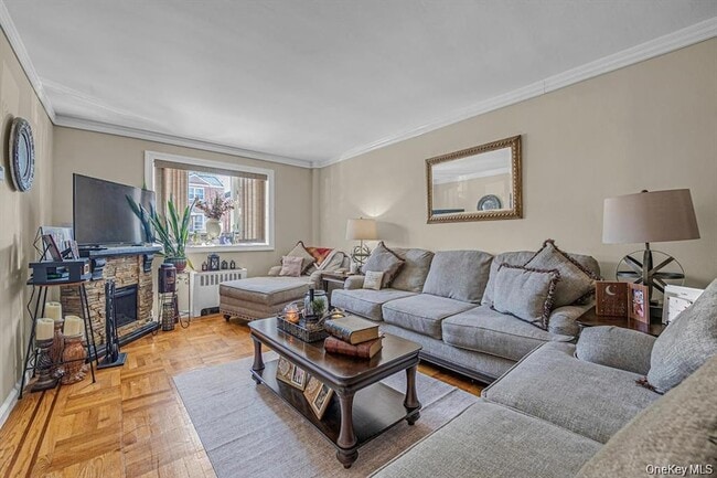 Building Photo - 2433 Young Ave