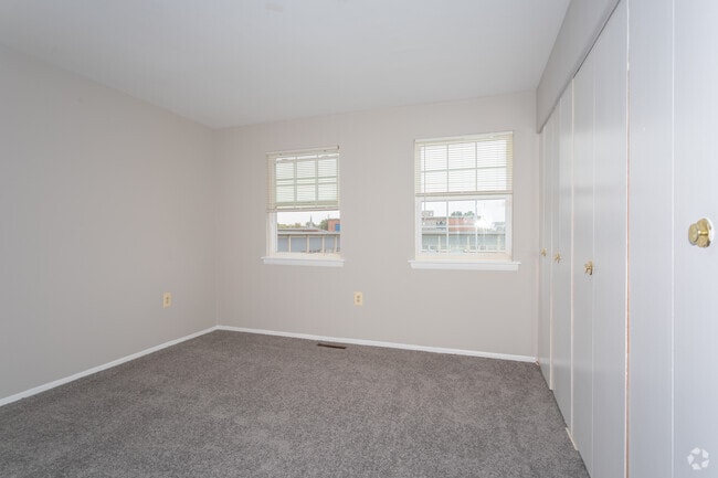 Townhouse - 2 BR, 1 BA - 906 Sq. Ft.