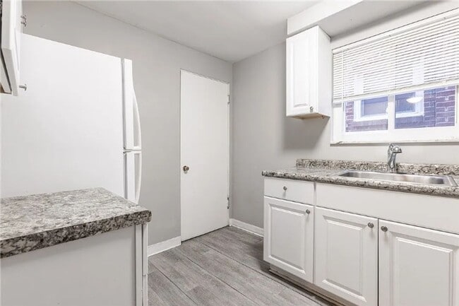 Photo - 2273 Pauline Ave