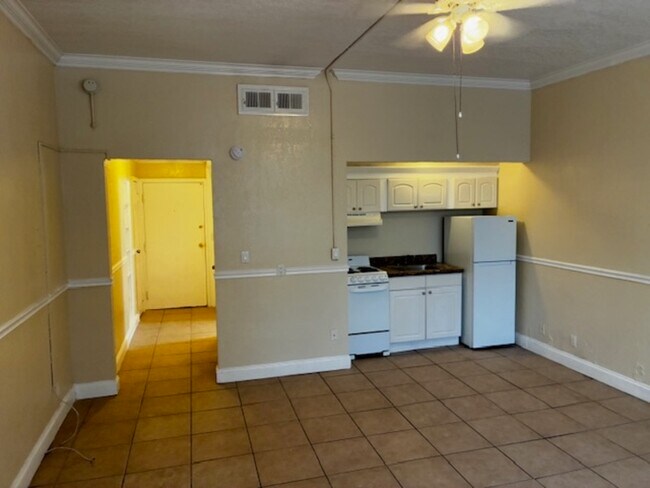 Photo - 311 W Ashley St