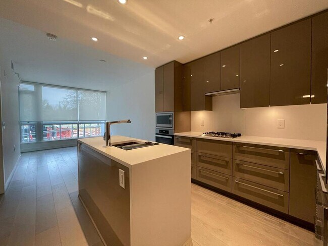 Photo - 5289 Cambie St