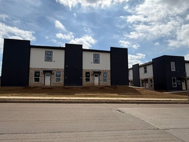 Photo - Yasmin Court Townhomes Unit 10548-704