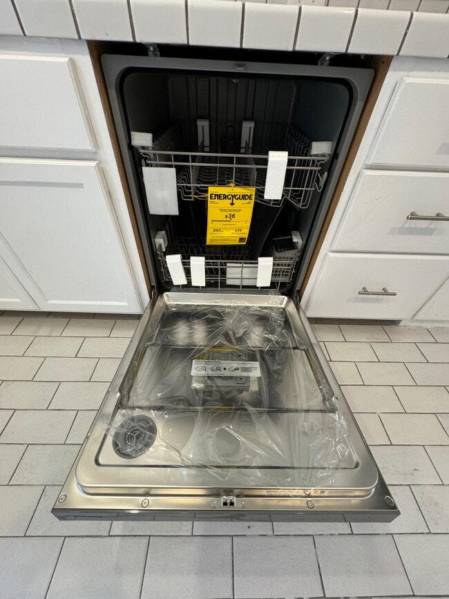 Photo - 18043 Martha St