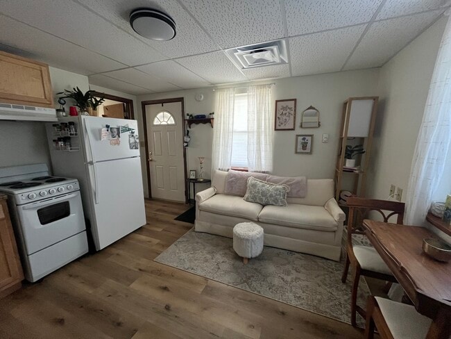 Photo - 20 1/2 Fern St Unit 20.5A (Downstairs