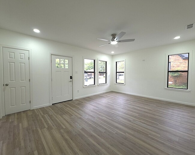 Photo - 1010 W Rusk St