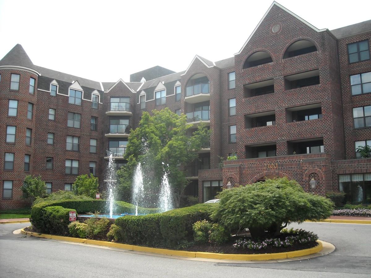 The Astoria - 2100 Lee Hwy Apartment