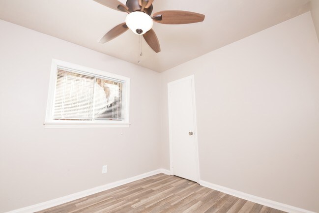 Photo - 848 Myrtle St NE