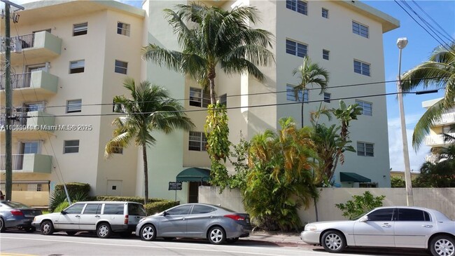 Building Photo - 7830 Dickens Ave Unit 203 Rental