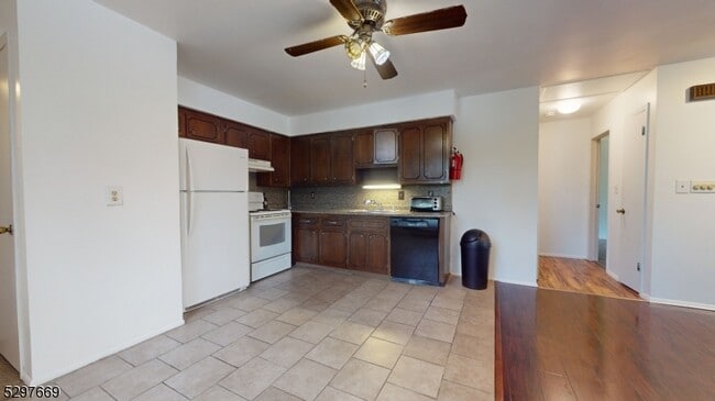 Photo - 368 Lake Shore S Unit F