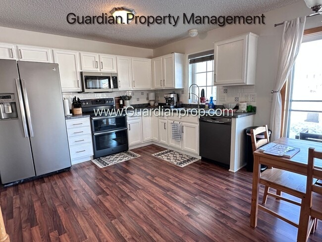 Photo - Lakeville End Unit Town Home, 2 Car Garage, Loft, W/D, Walkout Patio