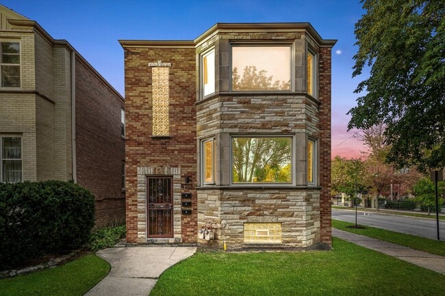 Photo - 5400 W Berteau Ave