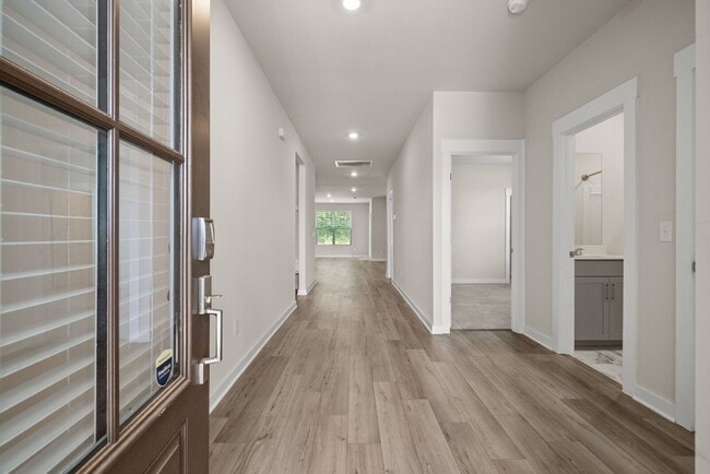 Photo - Spacious, Modern Ranch in Rossview!