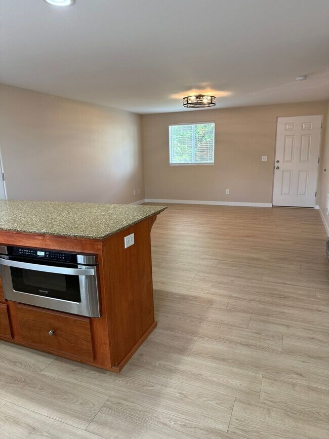 Photo - 870 Spurlock St