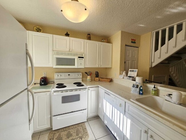 Photo - Available Feb. 1st, 2026!
Charming Cape Canaveral Townhouse: 2 Bed, 2.5 Bath Retreat with 1,120 S... Unidad 162