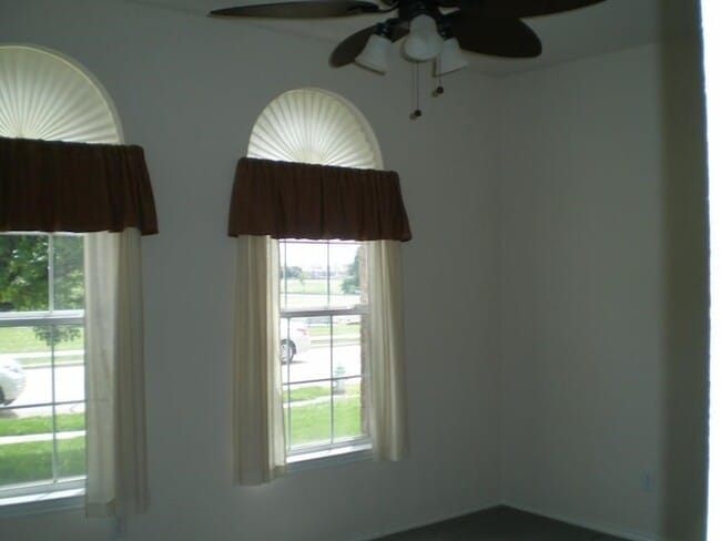 Photo - 2213 Willow Dr