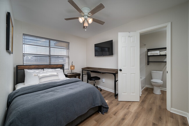 Photo - 1528 E Devine St