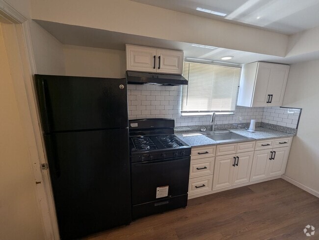 Building Photo - Make Your Neighbors GREEN(valley) with Envy. Rental