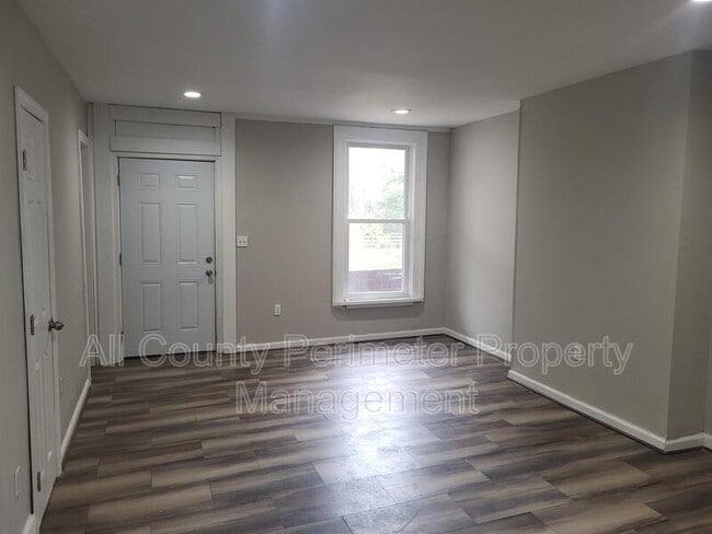 Photo - 1249 Duncan Ave