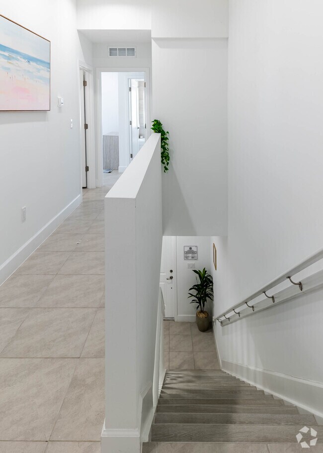 3 BR, 2.5 BA - 1,348SF