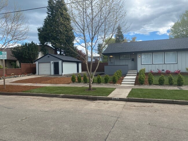 Building Photo - 710 E 22nd Ave