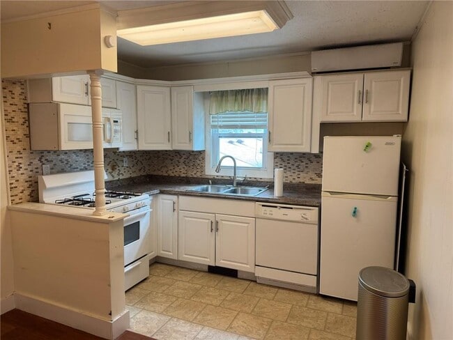 Building Photo - 40-40 Freebody St Unit 307 Rental