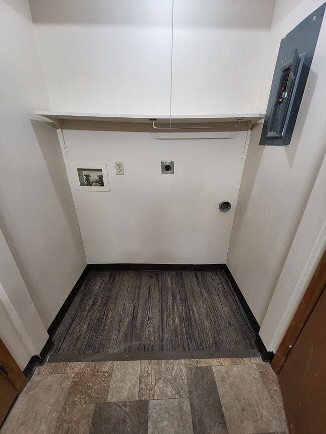 Photo - 220 Heritage Cir