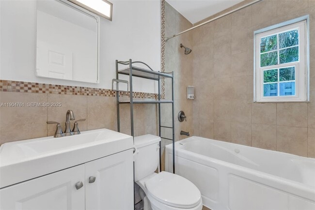 Photo - 1639 Hayes St Unit 2