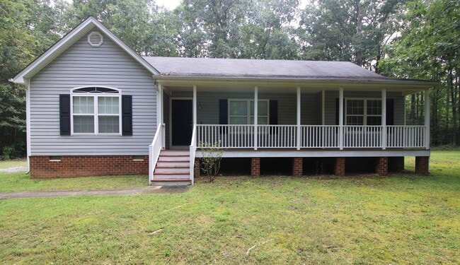 Building Photo - 3 Bedroom 2 Bath Brick Rancher in New Kent!