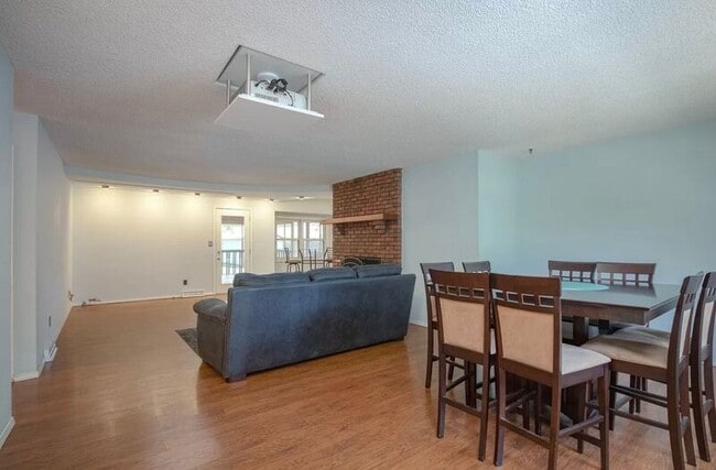 Photo - 1714 W Swan St