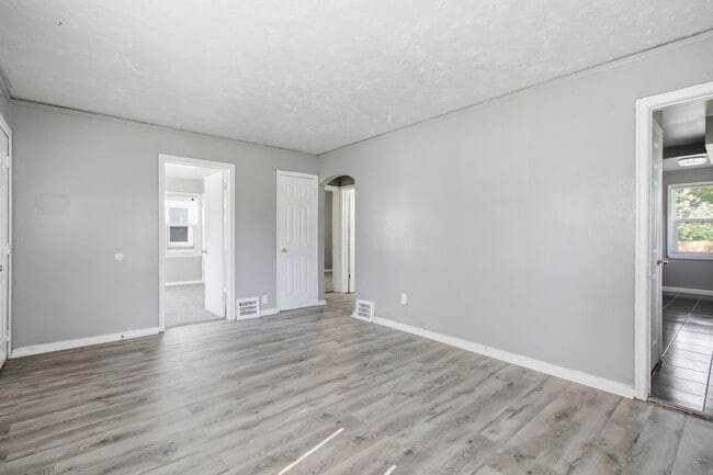 Photo - 18488 Waltham St