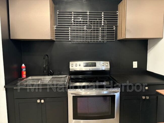 Photo - 702 Leeward Ct