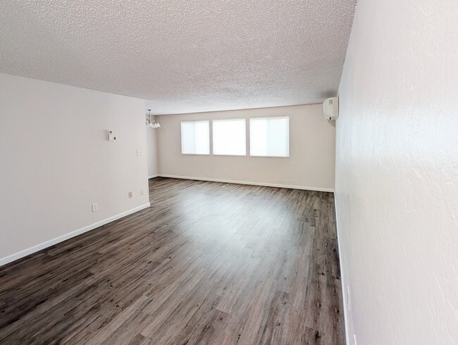 Building Photo - 8523 23rd Ave NE Unit 1