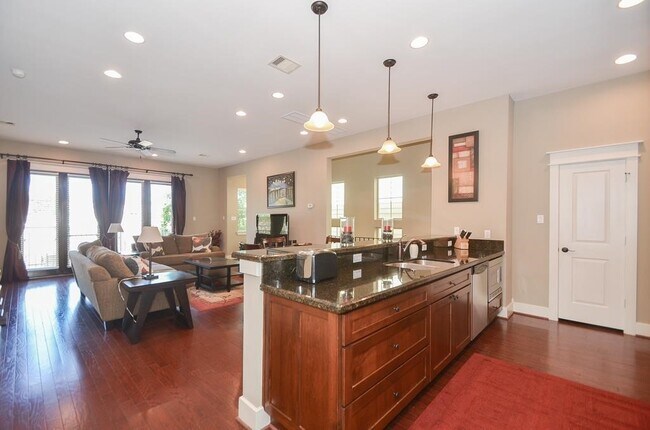 Photo - 2214 Radcliffe St