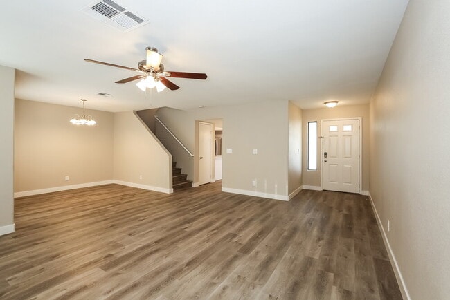 Photo - 2010 Waverly Cir