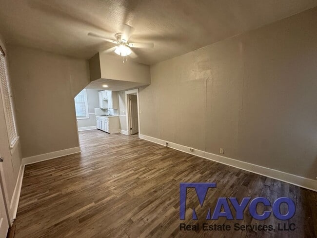 Building Photo - 2413 Creswell Ave Unit Apt. B
