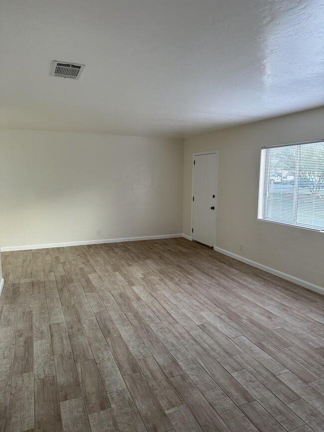 Photo - 4321 W Myrtle Ave