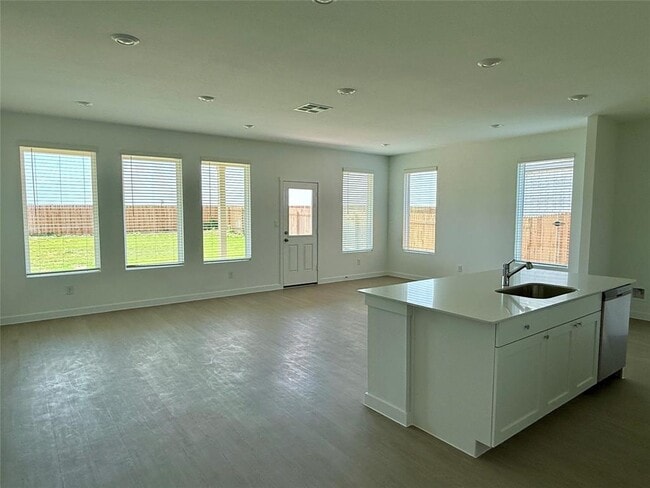 241 Seabreeze St