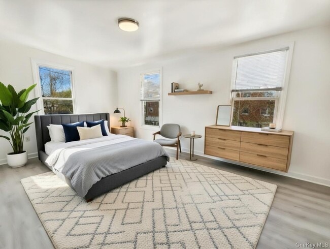 Building Photo - 611 St Lawrence Ave Unit 2