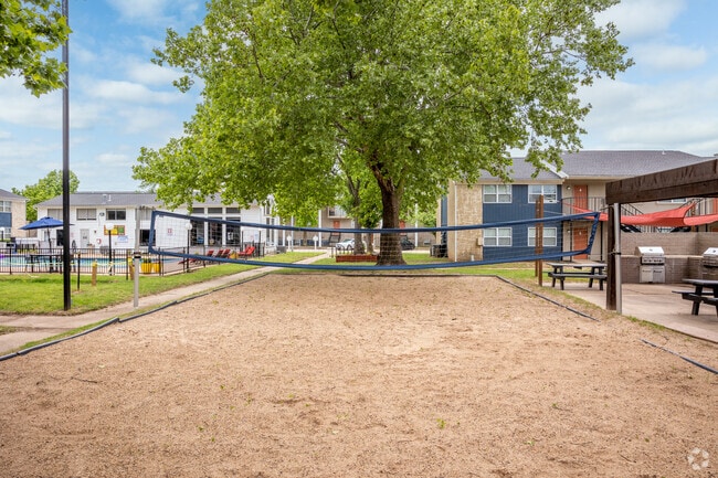 Sand volleyball Court - Charleston Apartments