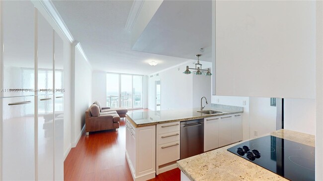 Building Photo - 185 SW 7th St Unit 4102 Rental