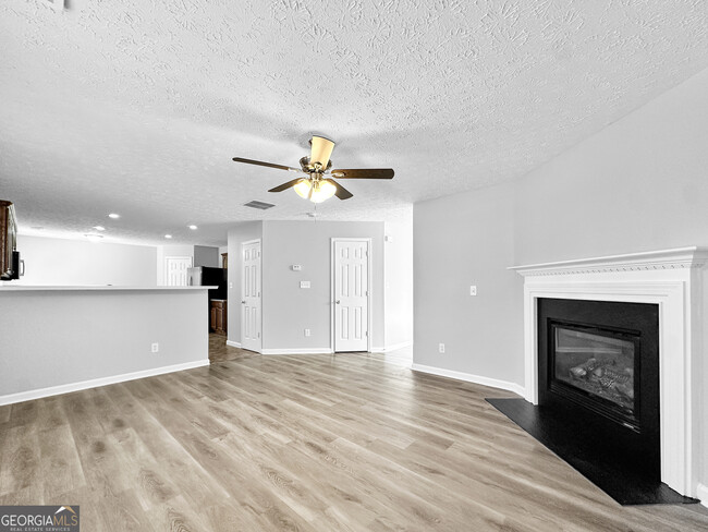 Photo - 4045 Springvale Way