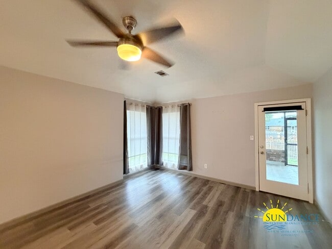 Photo - Stunning 3 Bedroom Home in Mary Esther-Near Hurlburt Field AFB!