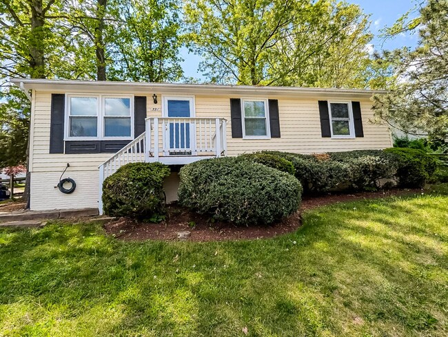 Charming and 3 Bed 2.5 Bath Home In Serene... - Charming and 3 Bed 2.5 Bath Home In Serene...