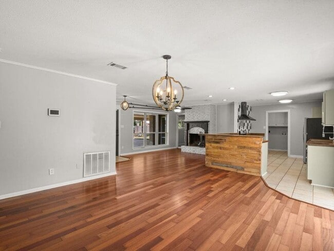 Photo - 111 Henderson St