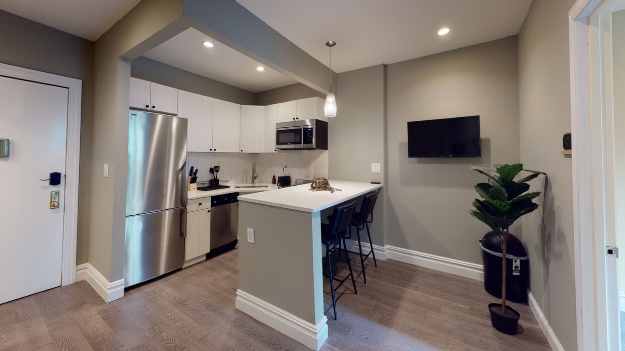 Photo - Private bedroom in 3 bed/2 bath Home