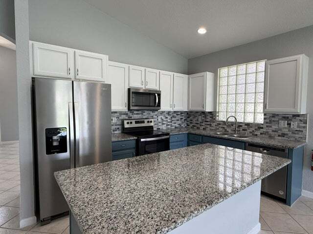 Photo - 9084 Silver Glen Way