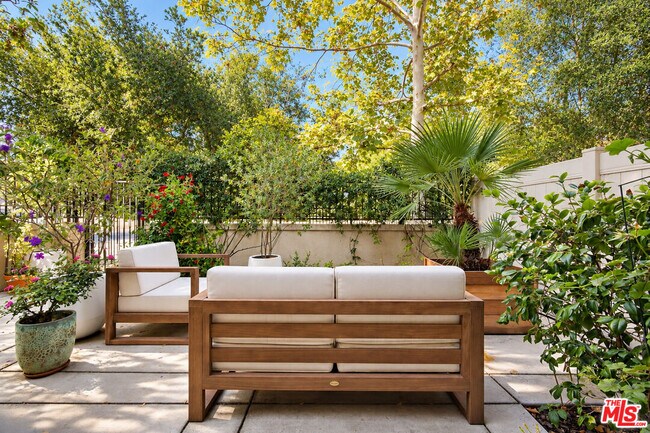 780 Tennis Club Ln