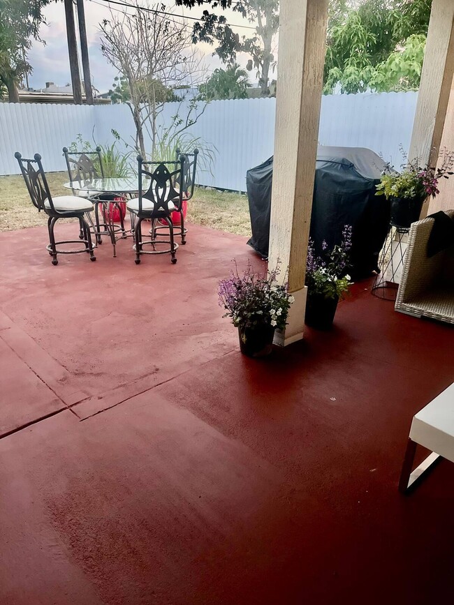 Photo - 710 Dobbins St