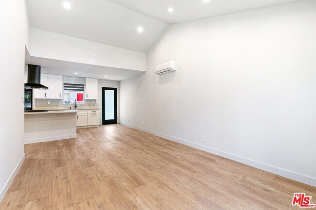 Photo - 10420 Regent St Unidad 10424